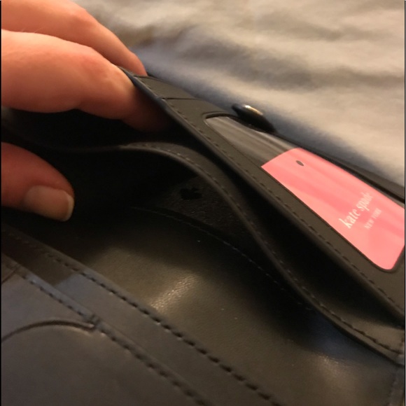 NWT. Kate Spade Wallet - Picture 6 of 6